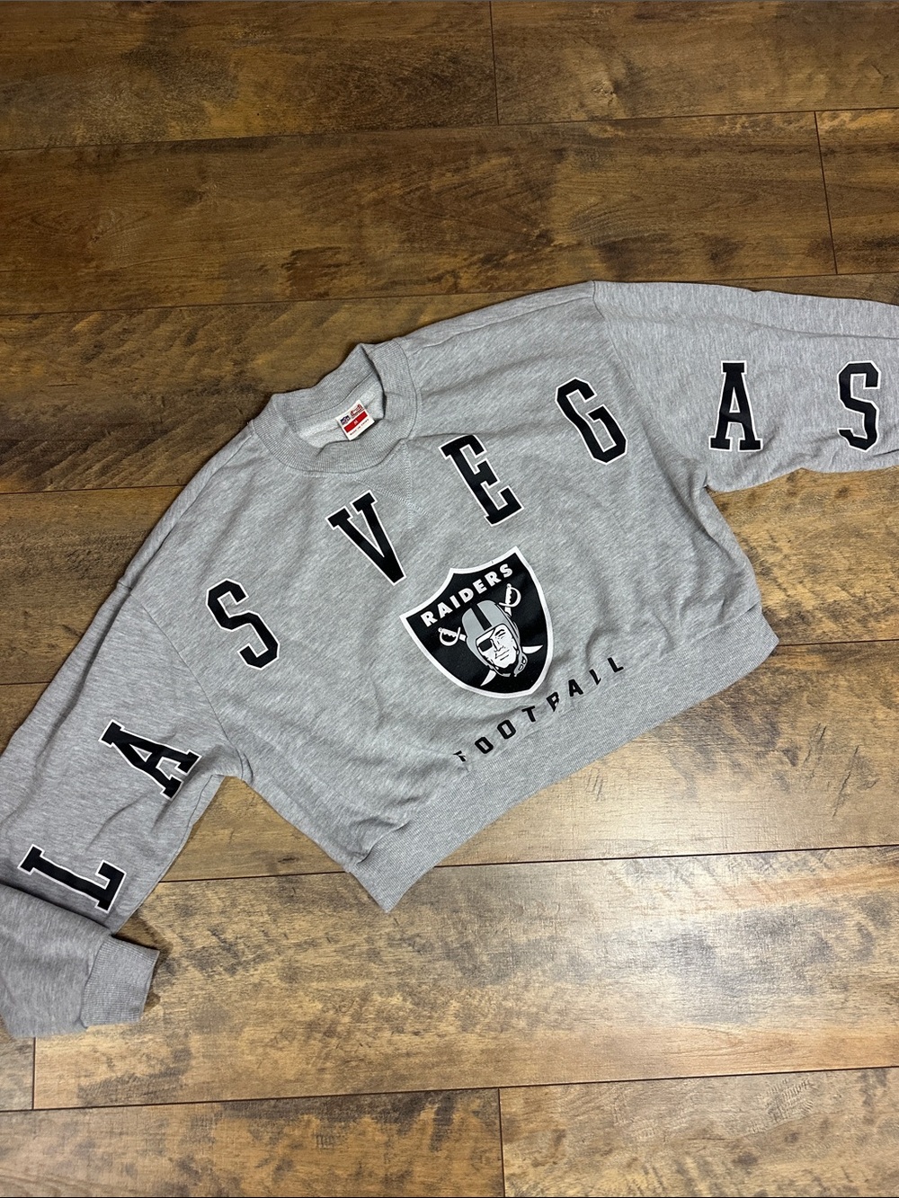 NFL Ultra Game LA Raiders Cropped Gray Crewneck Sweatshirt, Size M, EUC